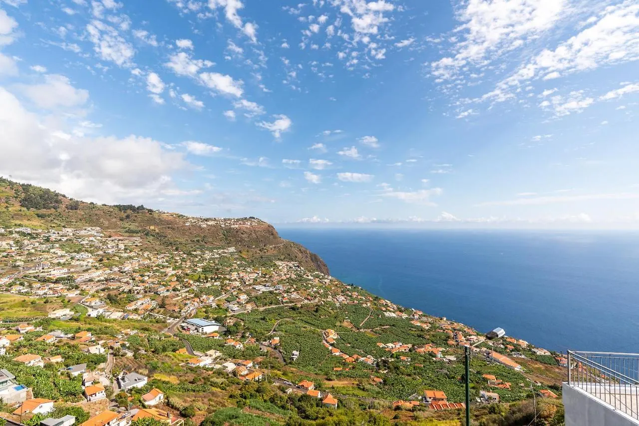 Casa Raimunda, Big Apartment With Amazing Views Arco da Calheta  0*, Arco da Calheta (Madeira)