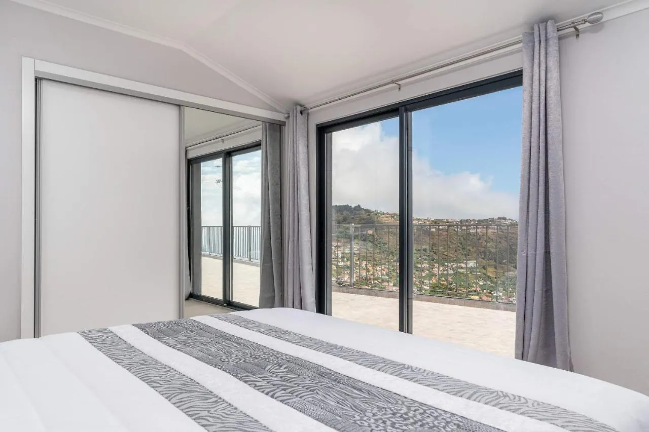 Casa Raimunda, Big Apartment With Amazing Views Arco da Calheta