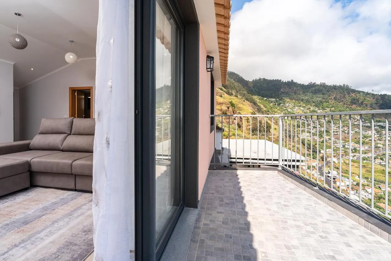 Casa Raimunda, Big Apartment With Amazing Views Arco da Calheta