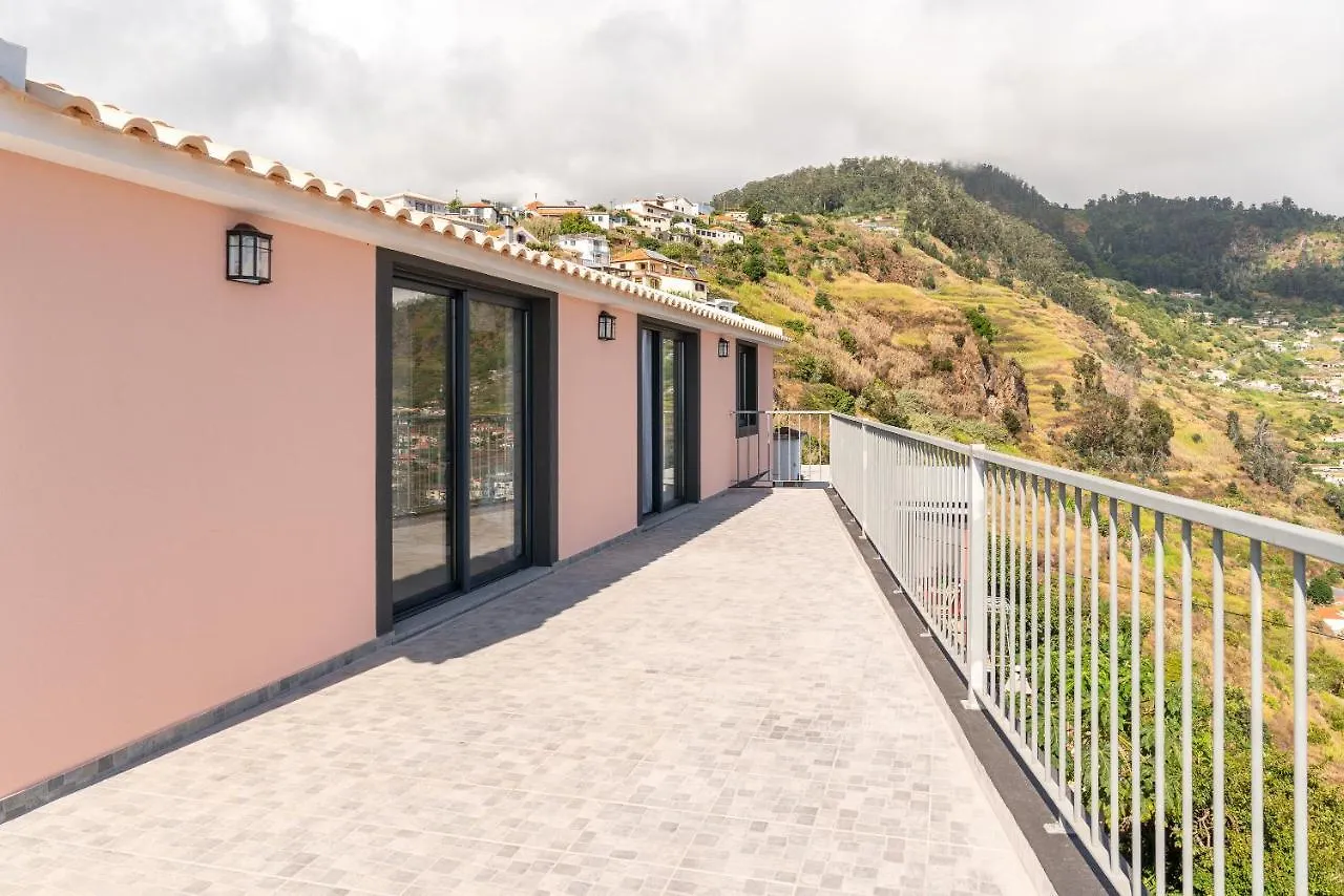Casa Raimunda, Big Apartment With Amazing Views Arco da Calheta
